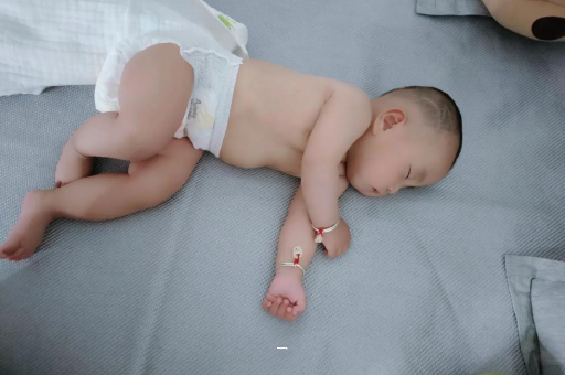 百色宝宝老打喷嚏怎么办